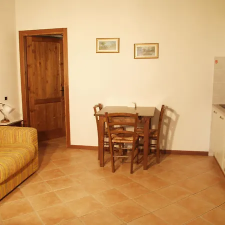 مزرعة للإقامة Agriturismo Casella Del Piano